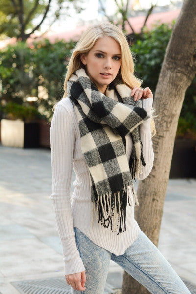 Buffalo Check Scarf with Fringe - Black